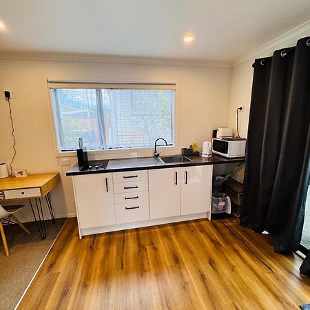 Modern 1 Bedroom Guest House Upper Hutt Exterior photo