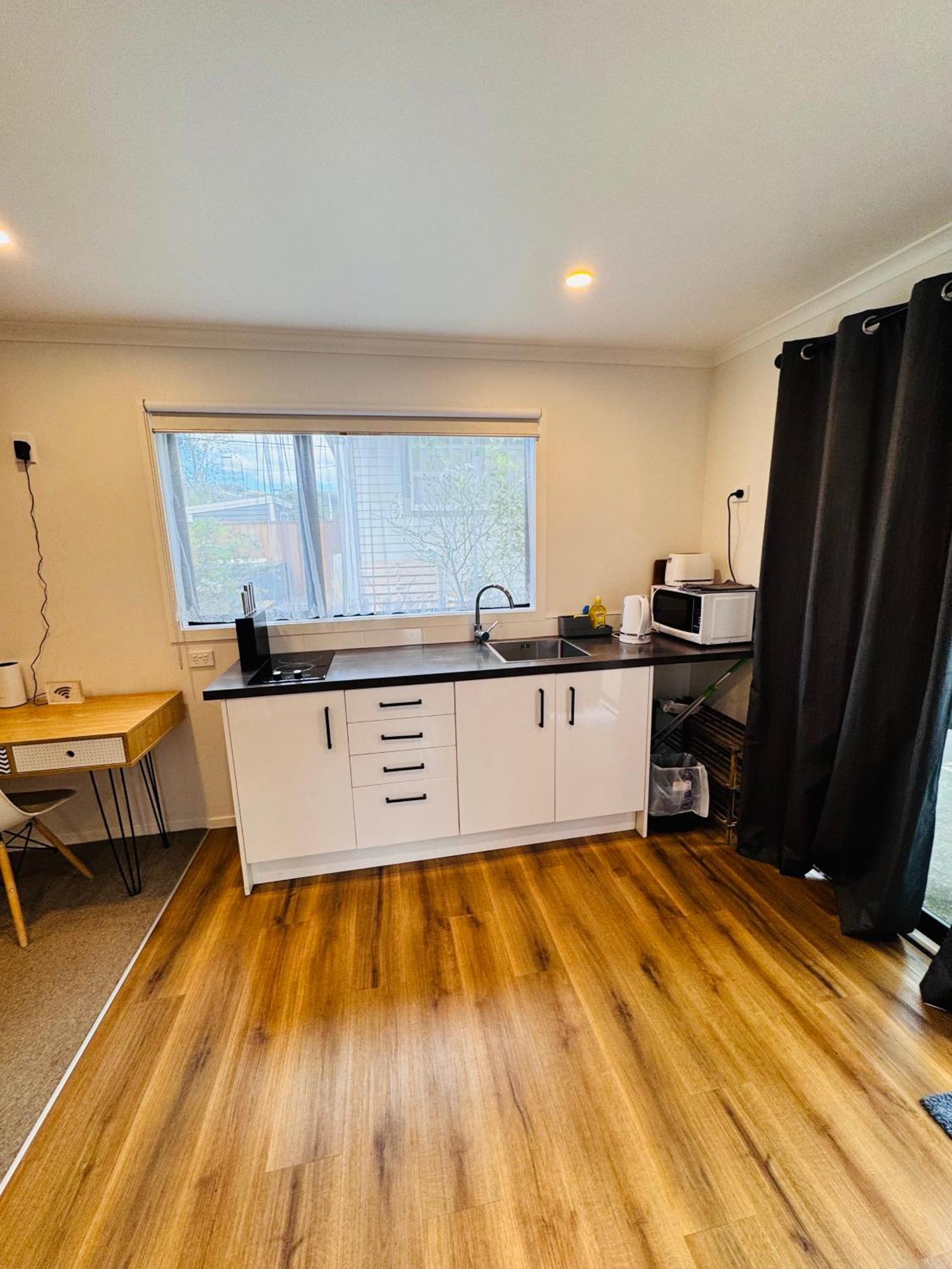 Modern 1 Bedroom Guest House Upper Hutt Exterior photo