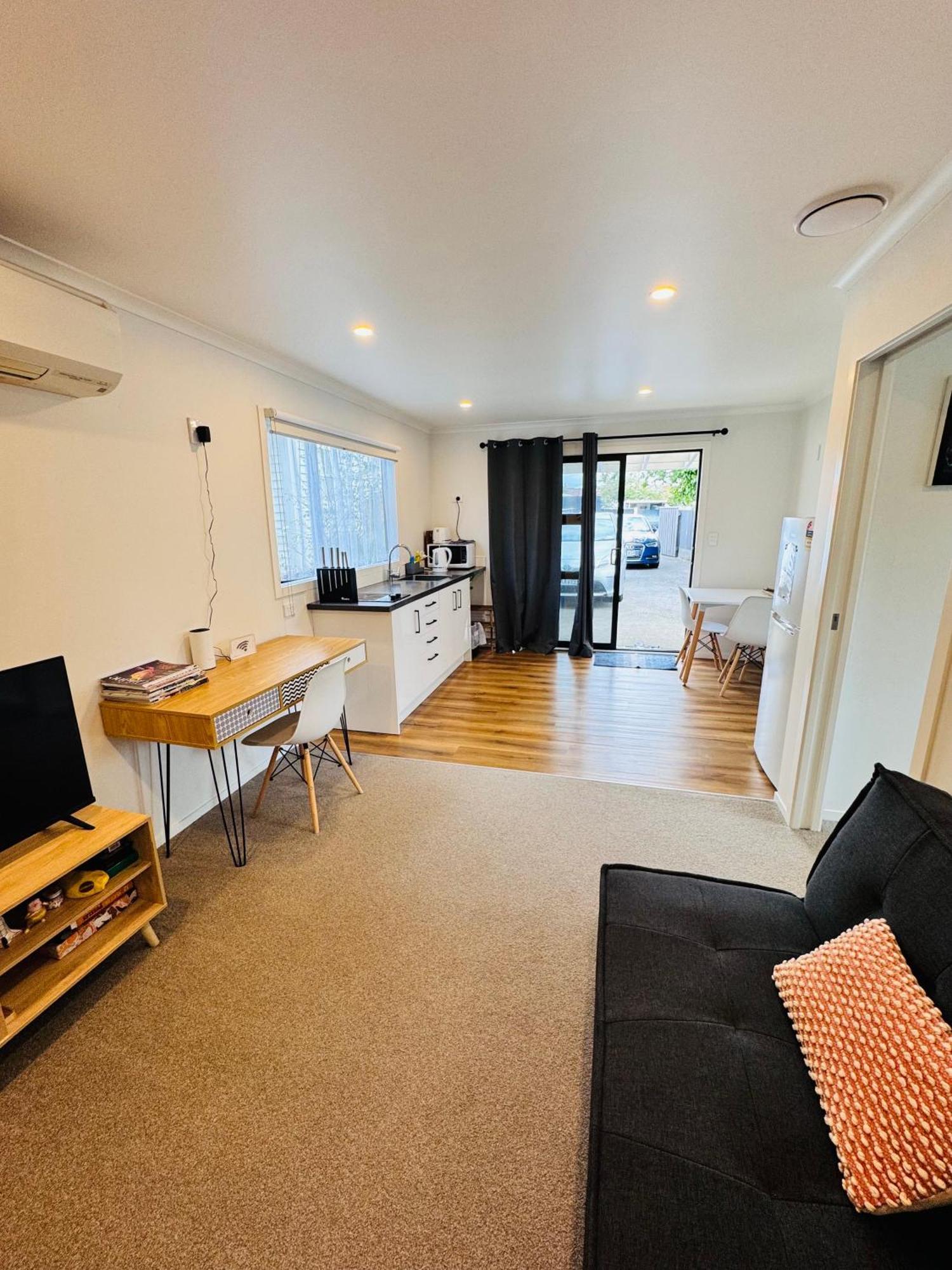 Modern 1 Bedroom Guest House Upper Hutt Exterior photo